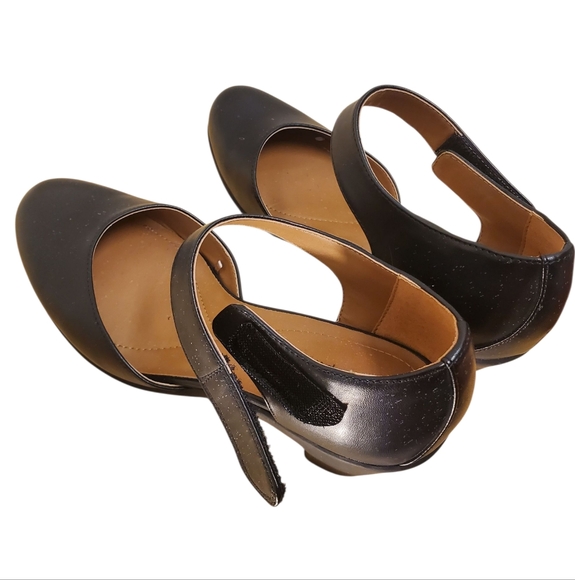 Easy Spirit Women's Black Ankle Strap Sandals - Picture 3 of 8